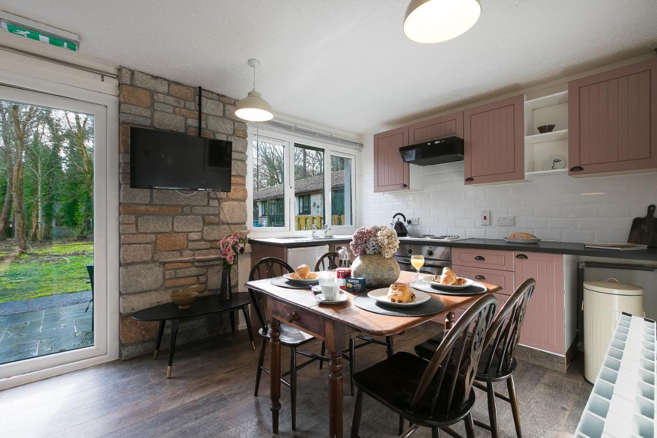 Cosy Woodland HomeUny Lelant エクステリア 写真