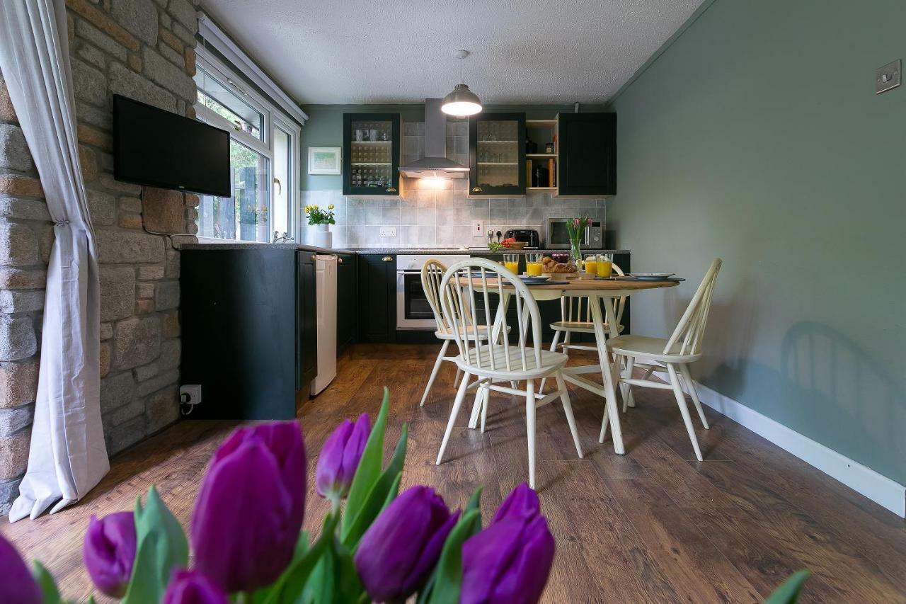 Cosy Woodland HomeUny Lelant エクステリア 写真
